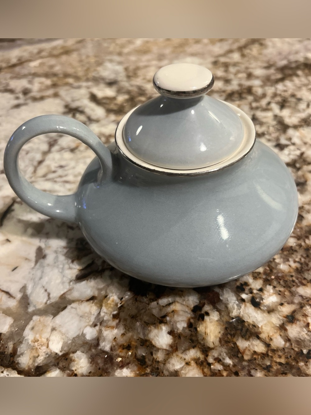 Vintage / Antique 1950s Harker Ware Pottery 22K Platinum Sugar Bowl w/Lid - NICE